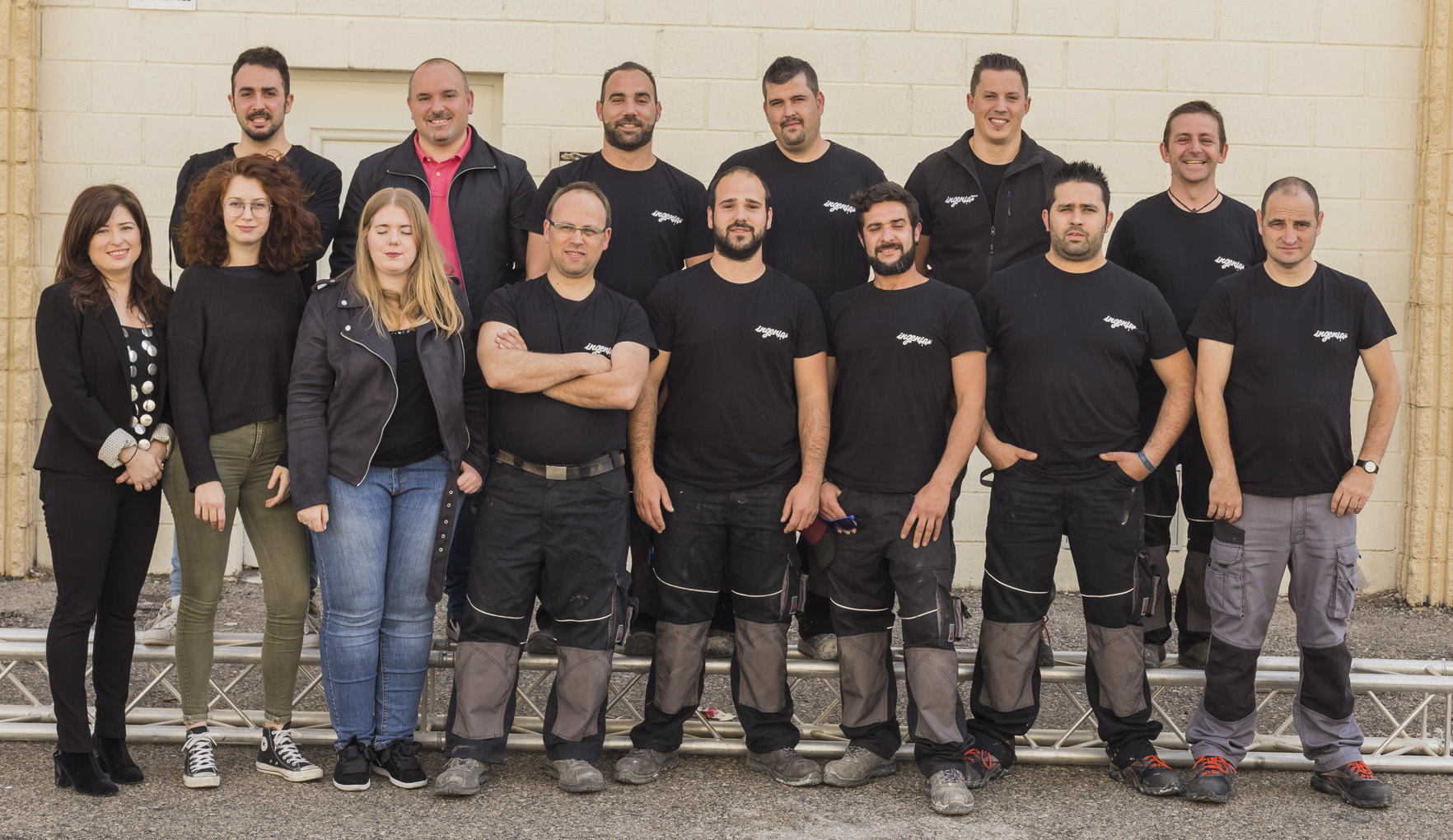 trabajadores de la empresa Ingenia Stand